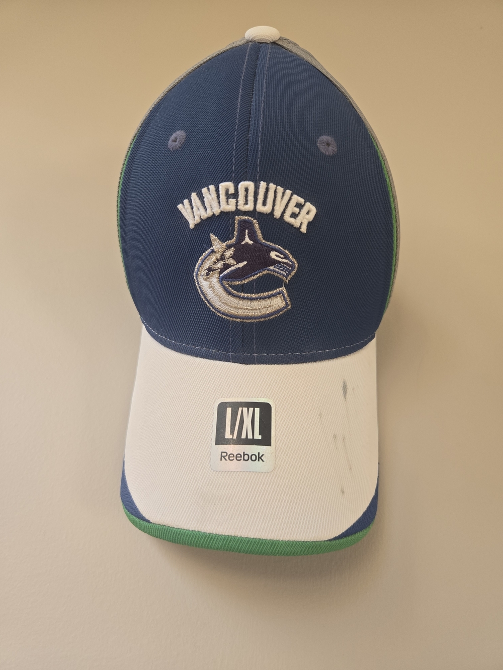 Vancouver Canucks 2010 Draft Cap Reebok FlexFit L/XL NHL Hat